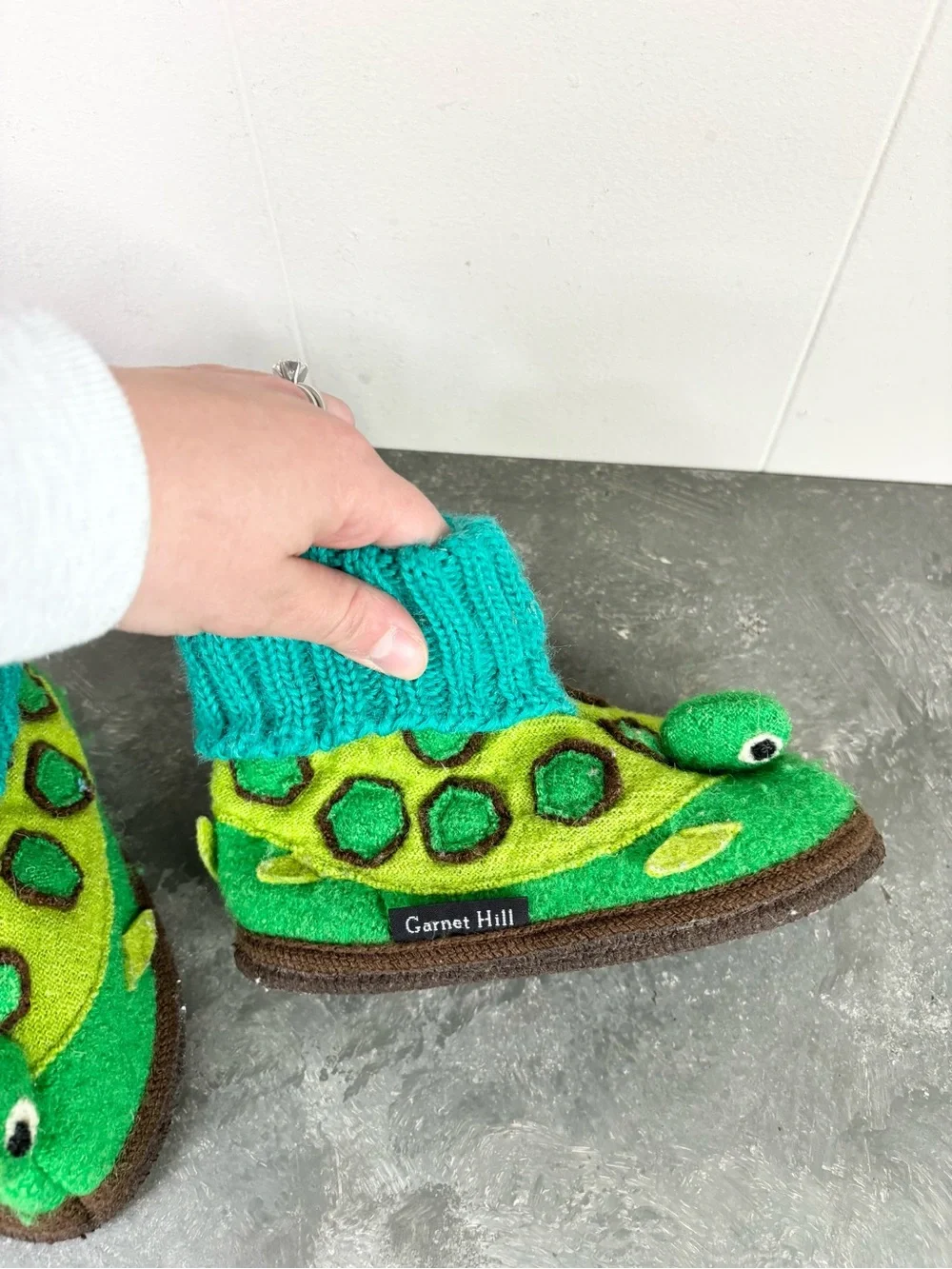 Garnet Hill green wool turtle slippers size kids 8 unisex